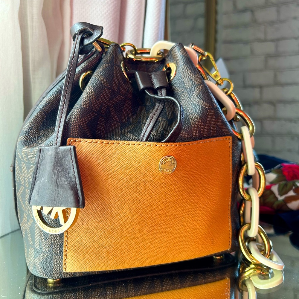 Michael Kors Greenwich Small Bucket Bag